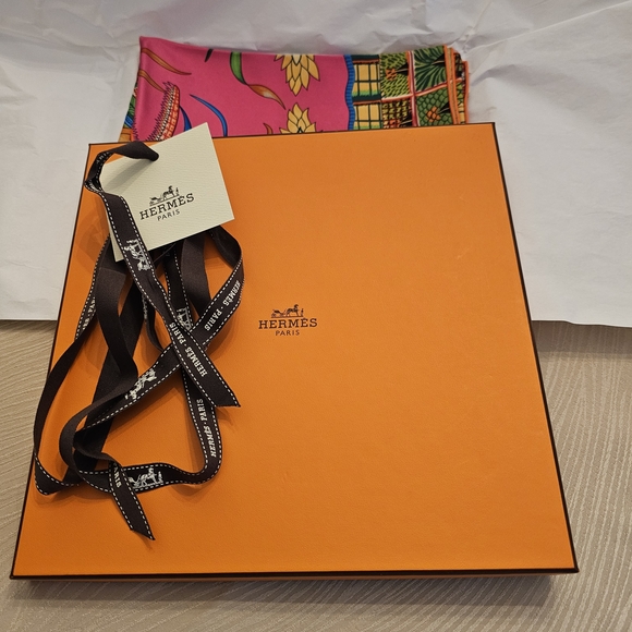 Hermes Marche Du Zambeze Pink Safari Theme Scarf - Picture 2 of 7